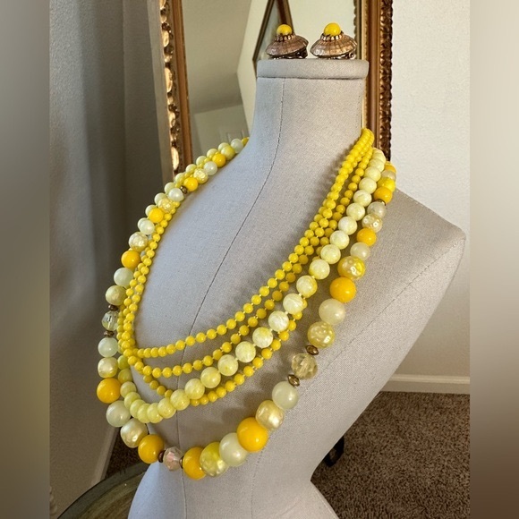 Vintage Yellow Necklace Demi Set - Picture 5 of 17
